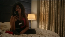 The Girls on the Bus - Season 01 Episode 03